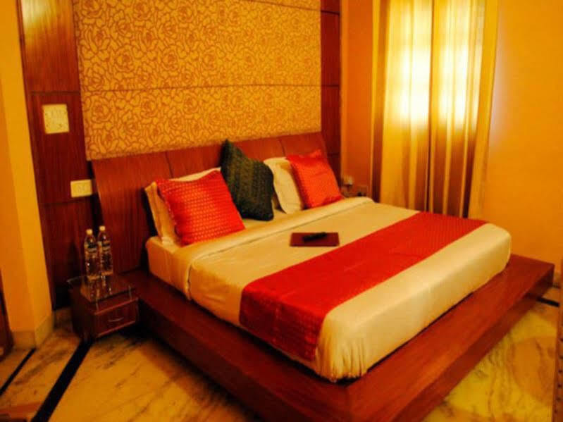 Oyo 10425 Queens Pearl Inn Dehradun Exteriör bild